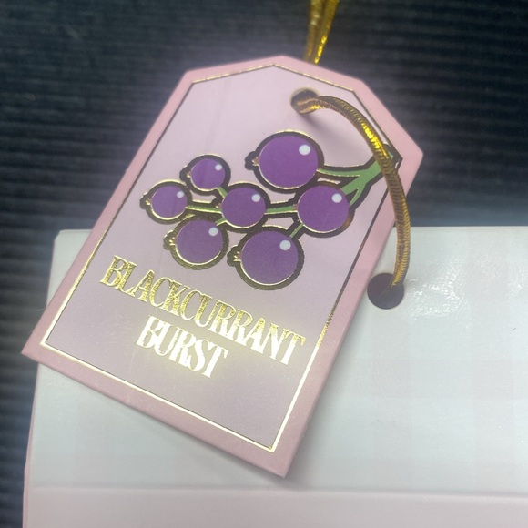 Plouise lip scrub in black currant burst - Picture 2 of 4